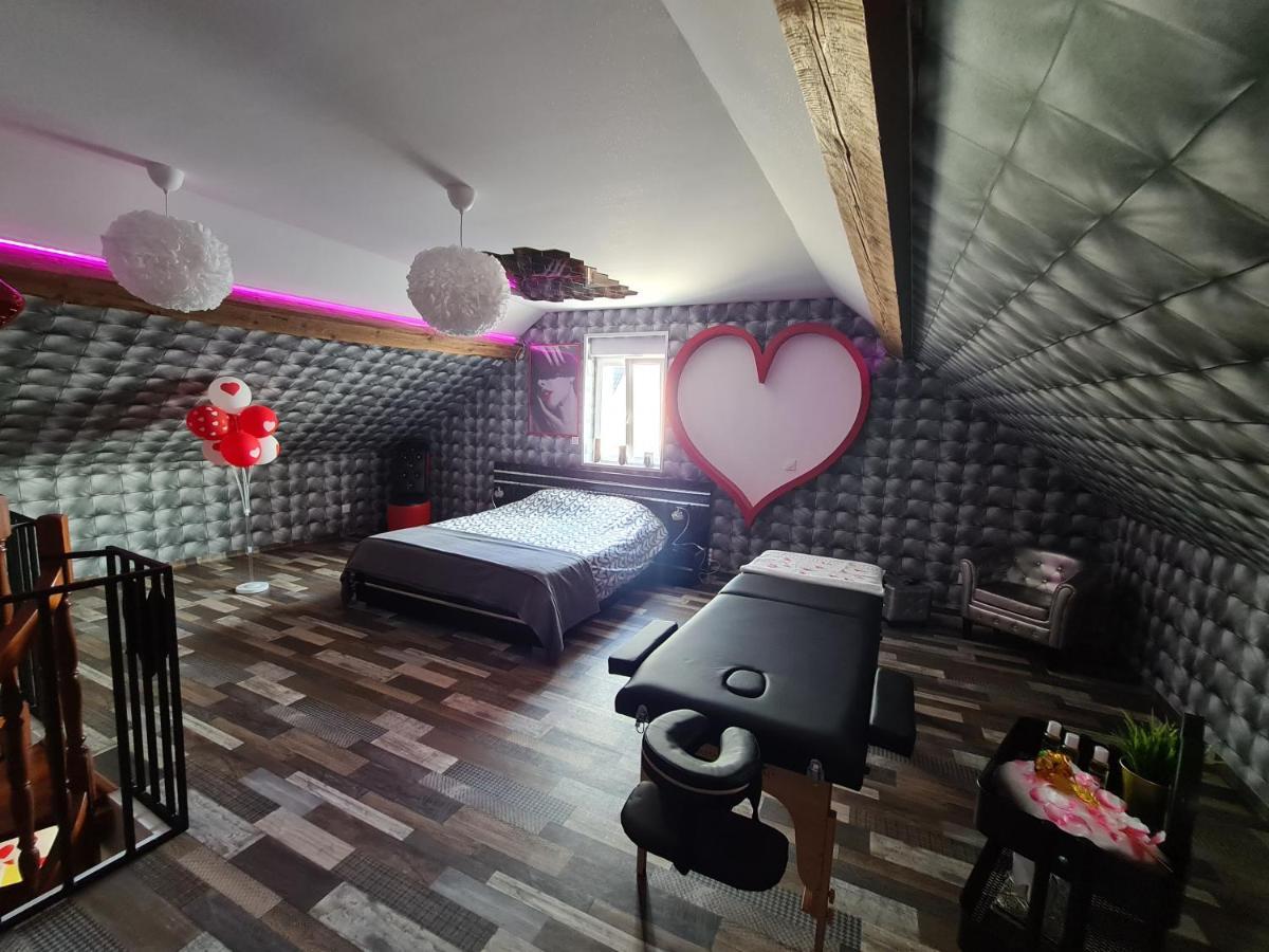 L Evasion Secrete Hotel Quarouble Bagian luar foto